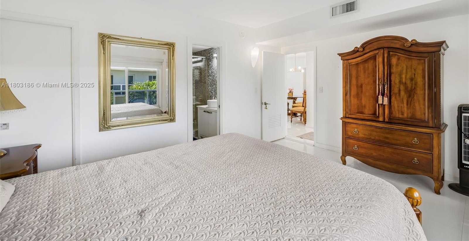 Small Image of 1 HARBOUR WAY #305, Bal Harbour Number 17