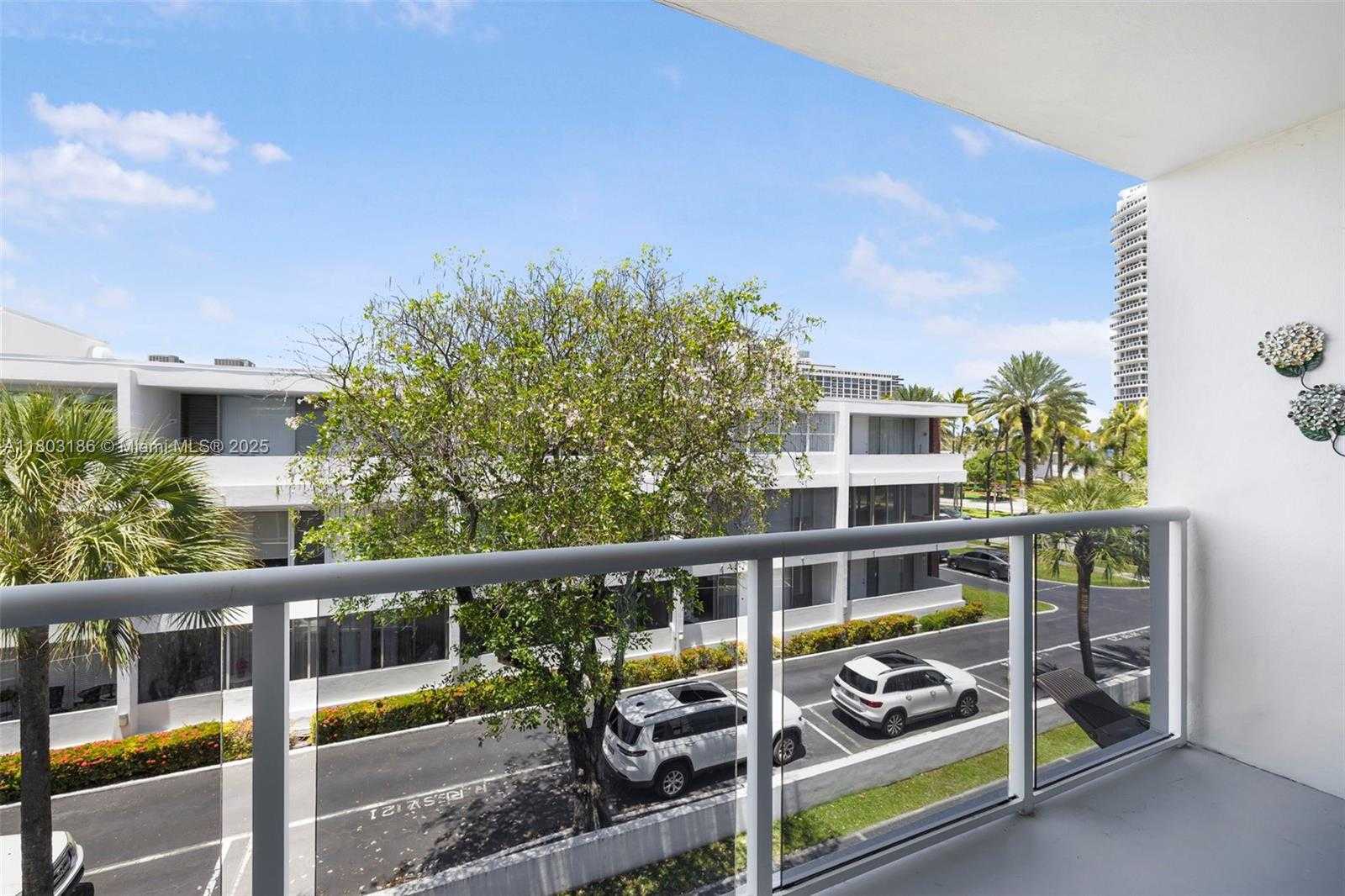Small Image of 1 HARBOUR WAY #305, Bal Harbour Number 27