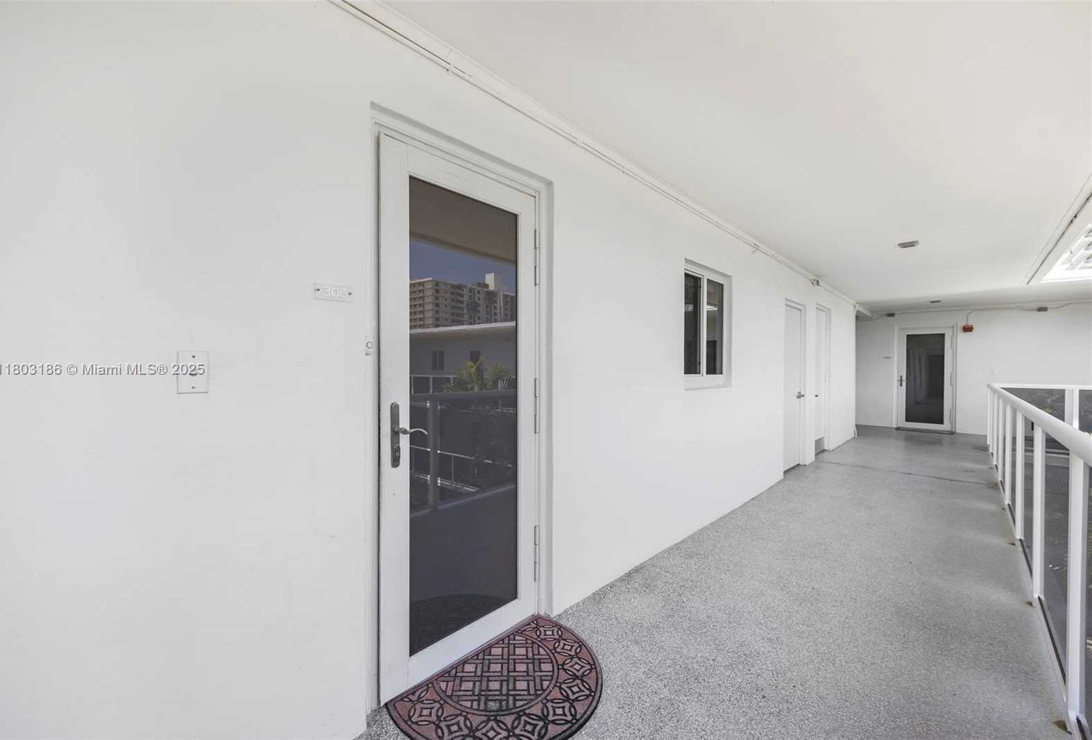 Small Image of 1 HARBOUR WAY #305, Bal Harbour Number 4