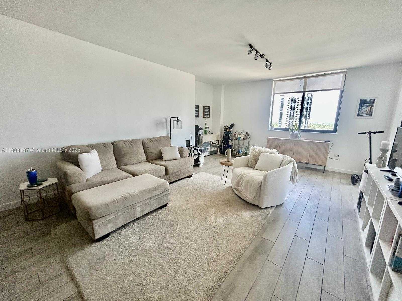 Small Image of 999 SOUTH WEST 1ST AVE #2013, Miami Number 2