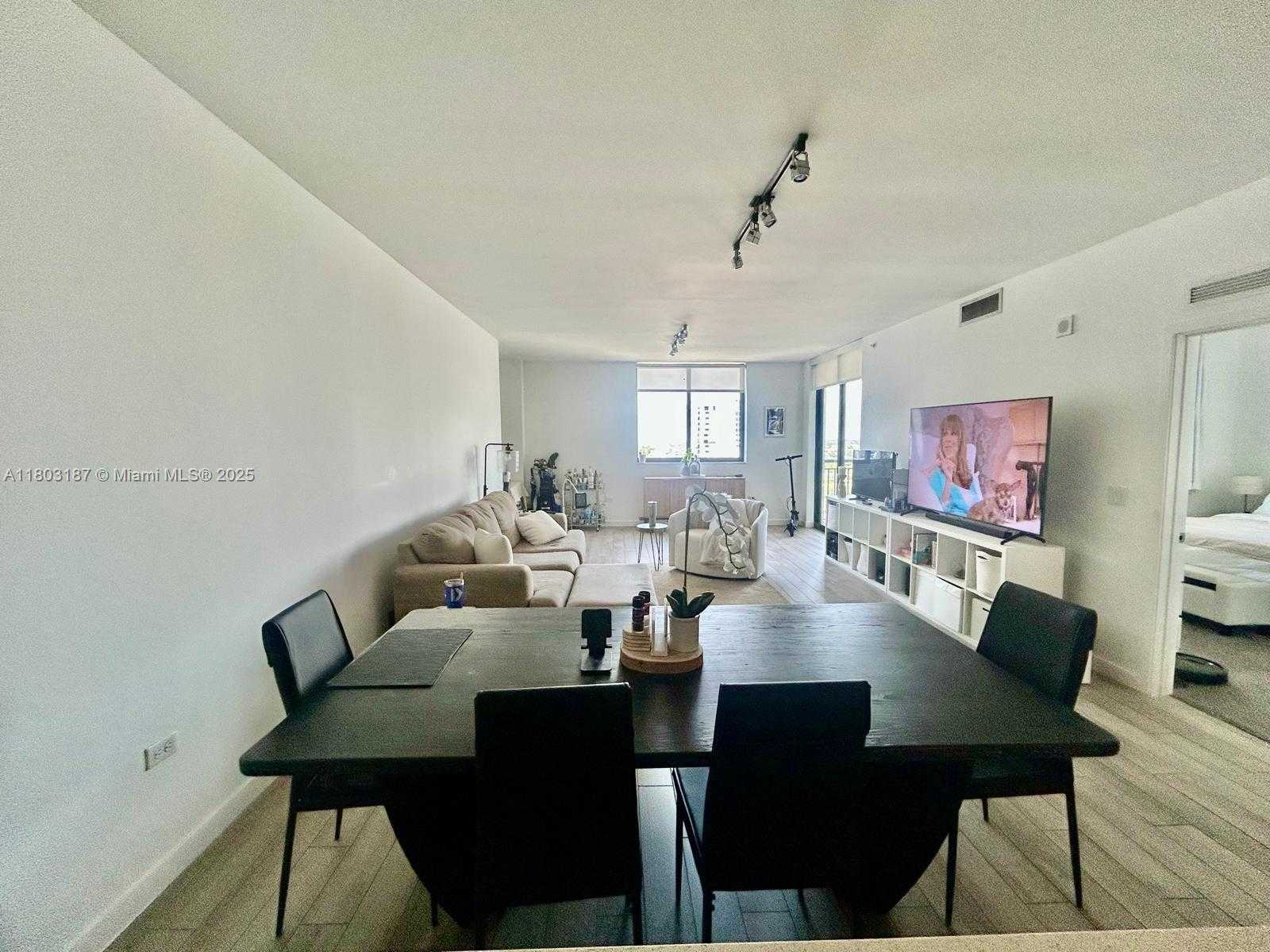 Small Image of 999 SOUTH WEST 1ST AVE #2013, Miami Number 3