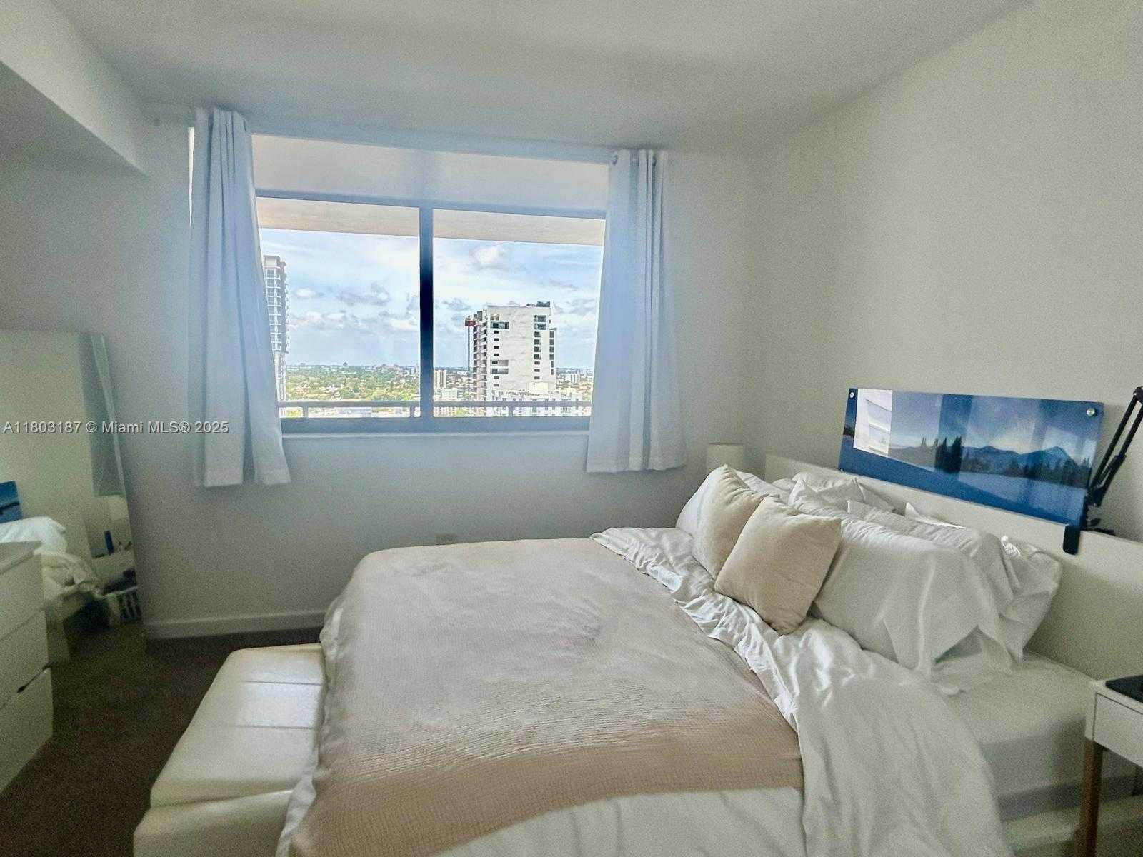Small Image of 999 SOUTH WEST 1ST AVE #2013, Miami Number 6