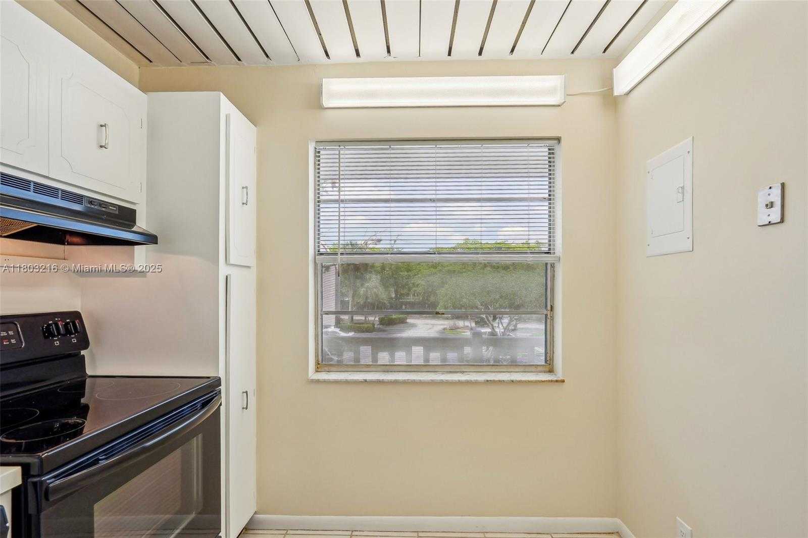 Small Image of 3774 INVERRARY BLVD #203P, Lauderhill Number 8