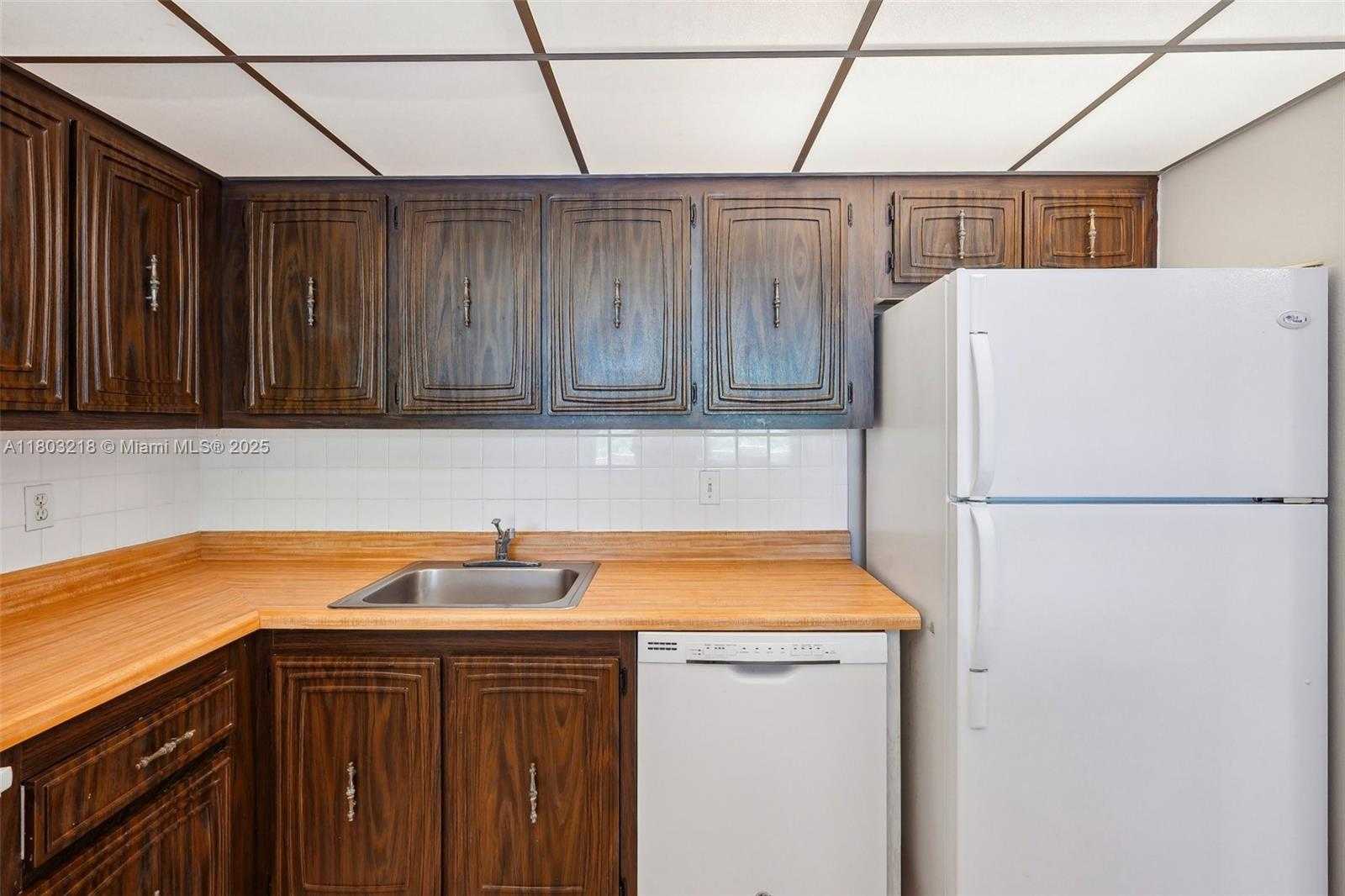 Small Image of 7081 ENVIRON BLVD #243, Lauderhill Number 6