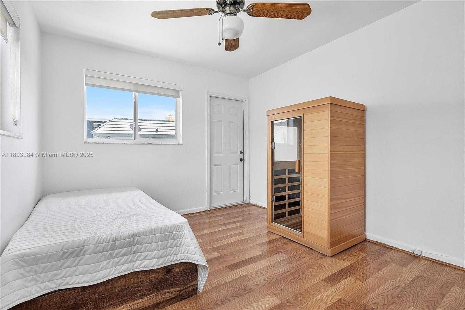 Small Image of 1884 GALLEON ST #1, North Bay Village Number 23
