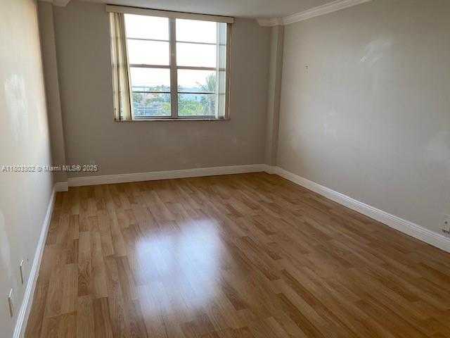 Small Image of 1455 NORTH TREASURE DR #4N, North Bay Village Number 11