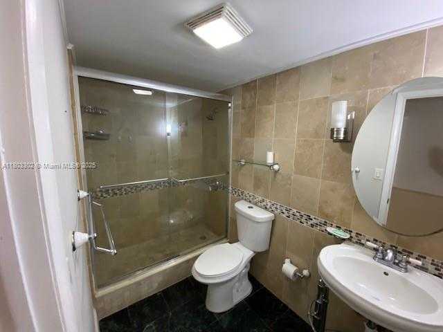 Small Image of 1455 NORTH TREASURE DR #4N, North Bay Village Number 13