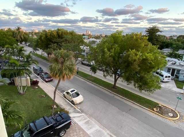 Small Image of 1455 NORTH TREASURE DR #4N, North Bay Village Number 17