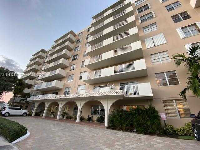 Small Image of 1455 NORTH TREASURE DR #4N, North Bay Village Number 3
