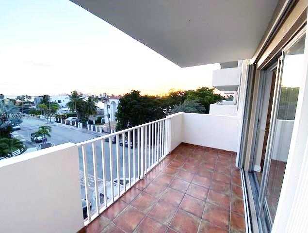 Small Image of 1455 NORTH TREASURE DR #4N, North Bay Village Number 4