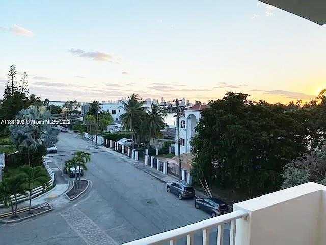 Small Image of 1455 NORTH TREASURE DR #4N, North Bay Village Number 5