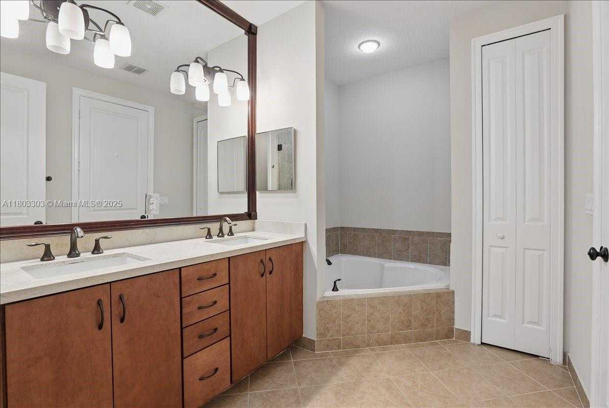 Small Image of 13013 SOUTH RIVERWALK CIR S, Plantation Number 25
