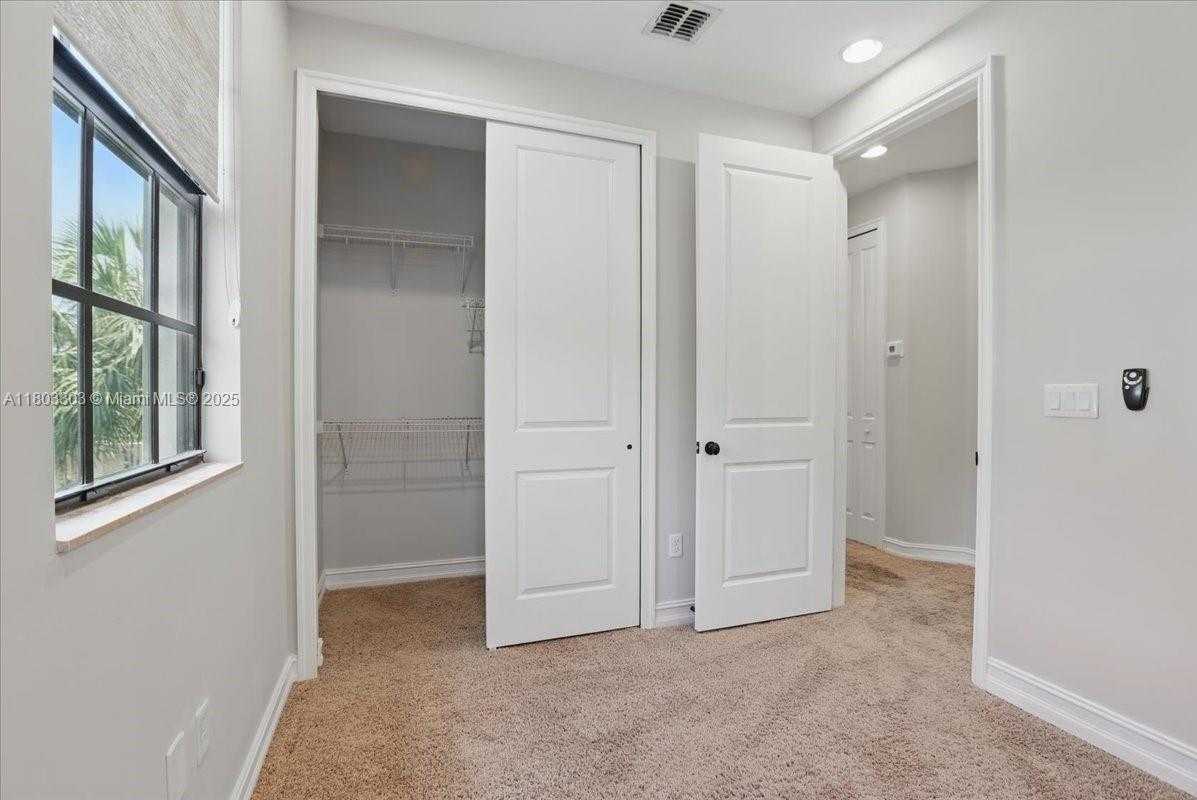 Small Image of 13013 SOUTH RIVERWALK CIR S, Plantation Number 36
