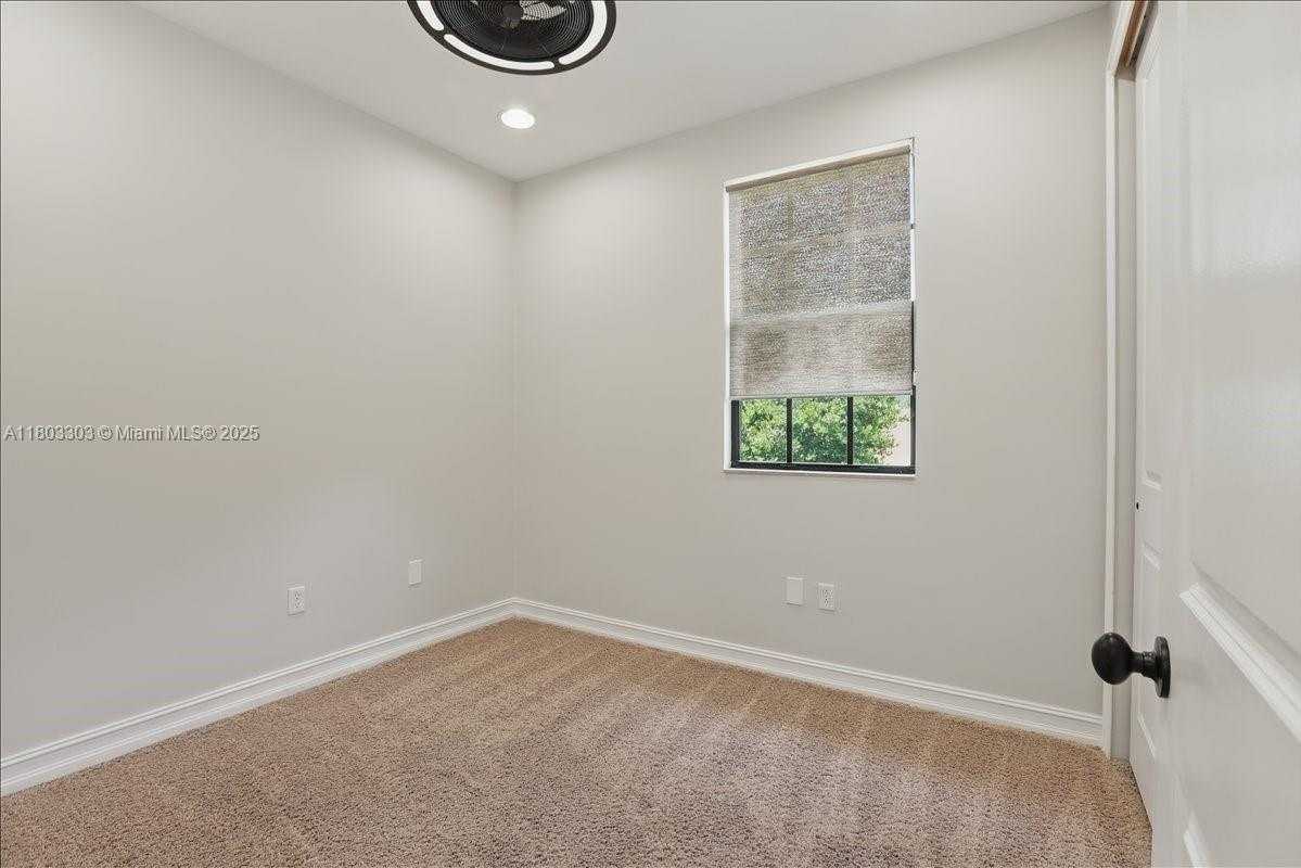 Small Image of 13013 SOUTH RIVERWALK CIR S, Plantation Number 37
