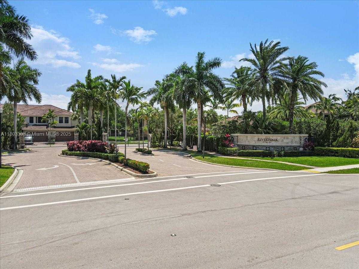 Small Image of 13013 SOUTH RIVERWALK CIR S, Plantation Number 7