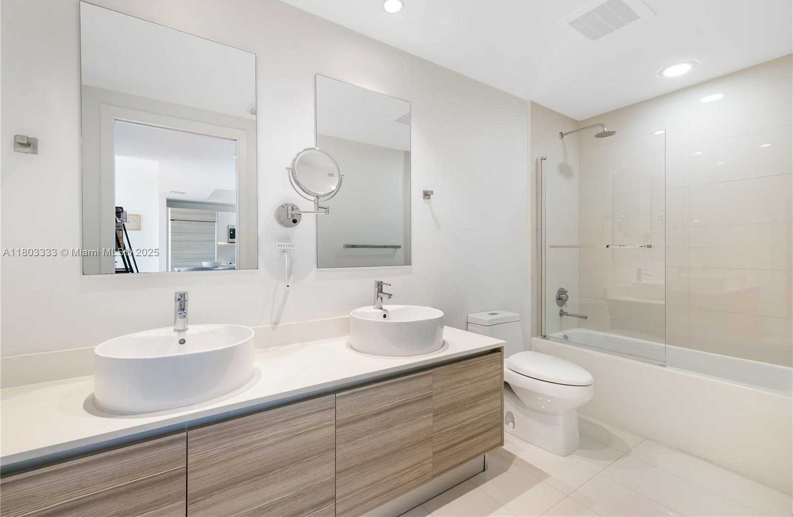 Small Image of 121 NORTH EAST 34TH ST #2412, Miami Number 15