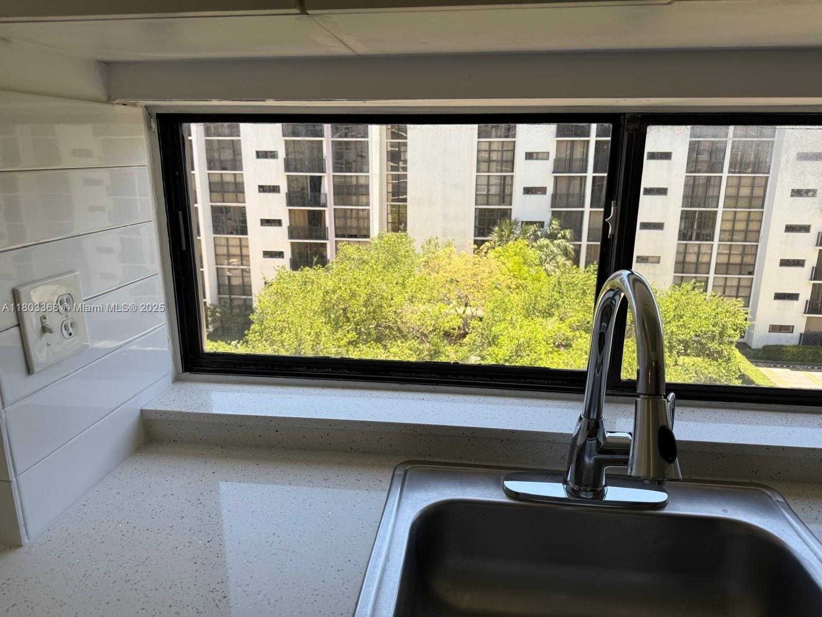 Small Image of 16919 NORTH BAY RD #617, Sunny Isles Beach Number 12