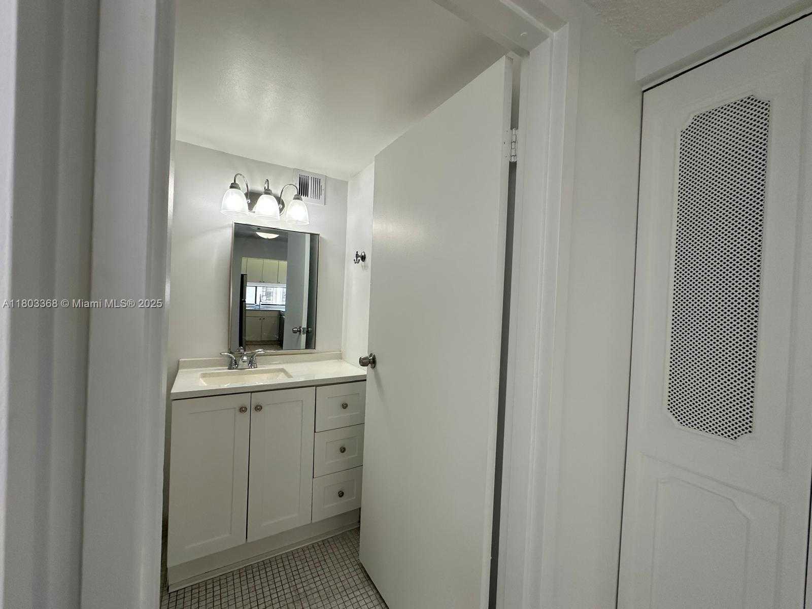 Small Image of 16919 NORTH BAY RD #617, Sunny Isles Beach Number 20