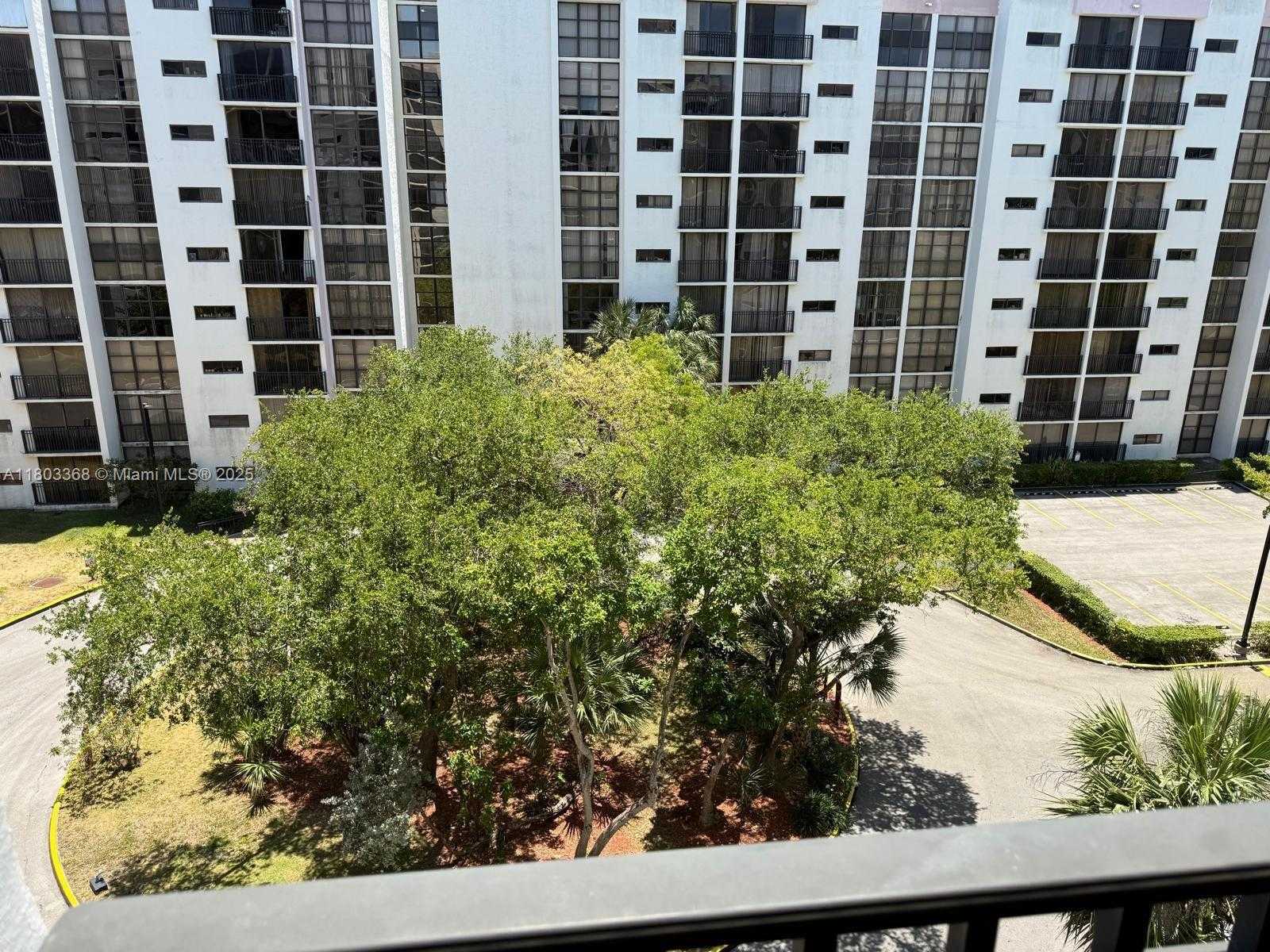 Small Image of 16919 NORTH BAY RD #617, Sunny Isles Beach Number 23