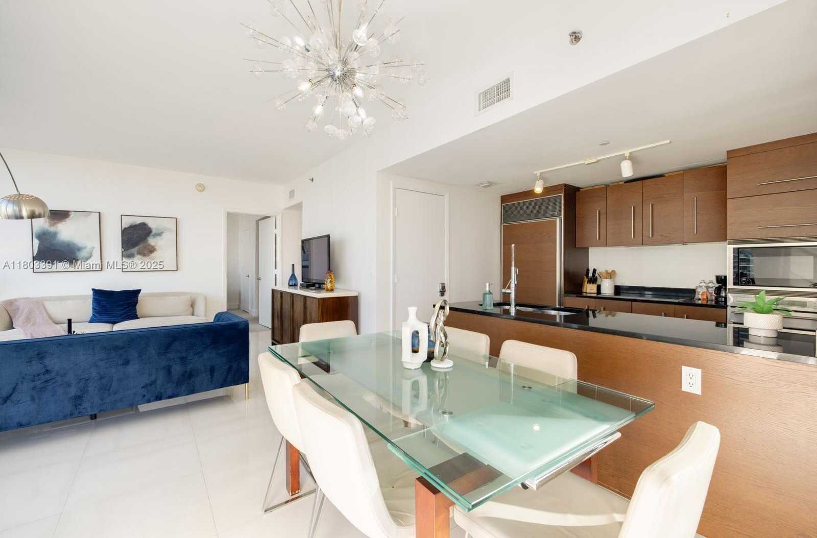 Small Image of 485 BRICKELL AVE #3504, Miami Number 10