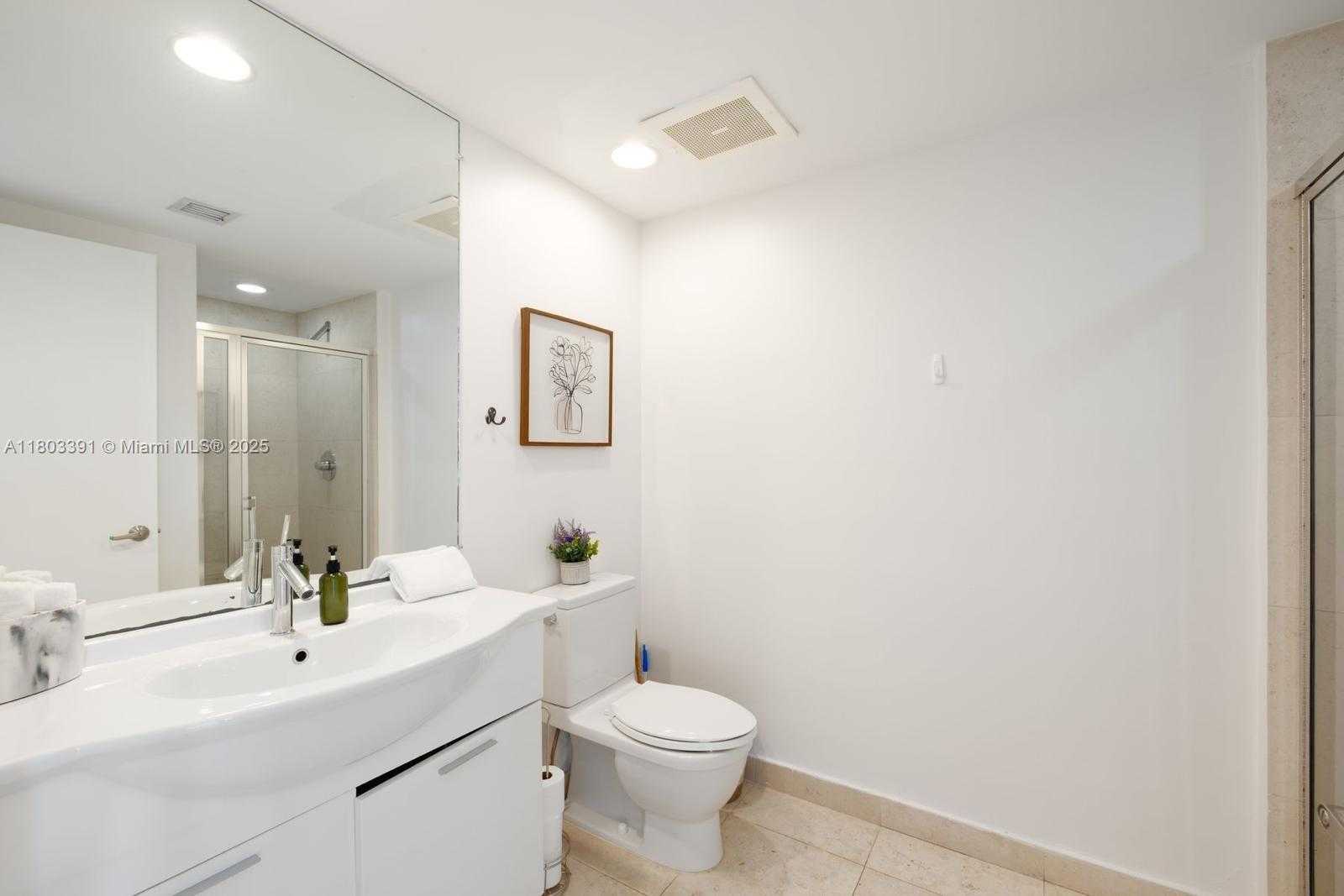 Small Image of 485 BRICKELL AVE #3504, Miami Number 12