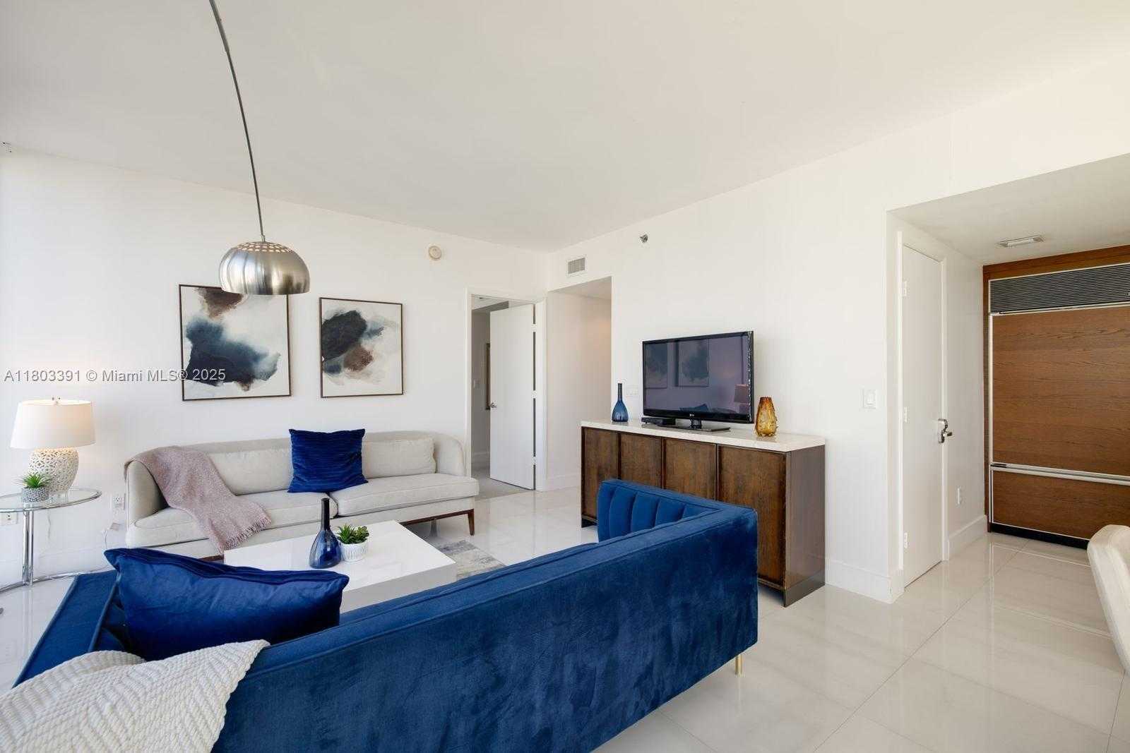 Small Image of 485 BRICKELL AVE #3504, Miami Number 2