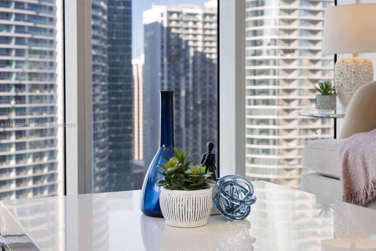 Small Image of 485 BRICKELL AVE #3504, Miami Number 3