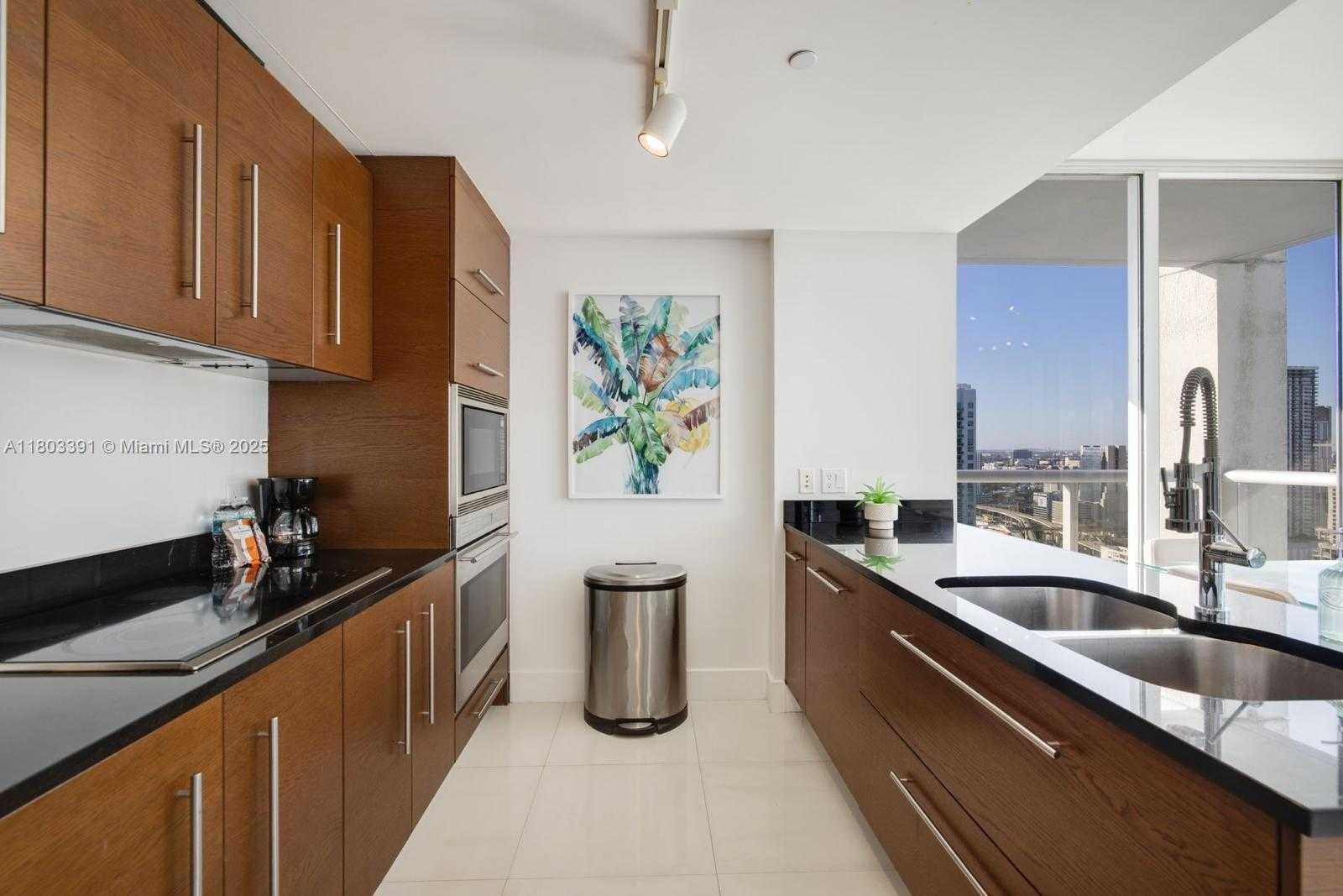 Small Image of 485 BRICKELL AVE #3504, Miami Number 4