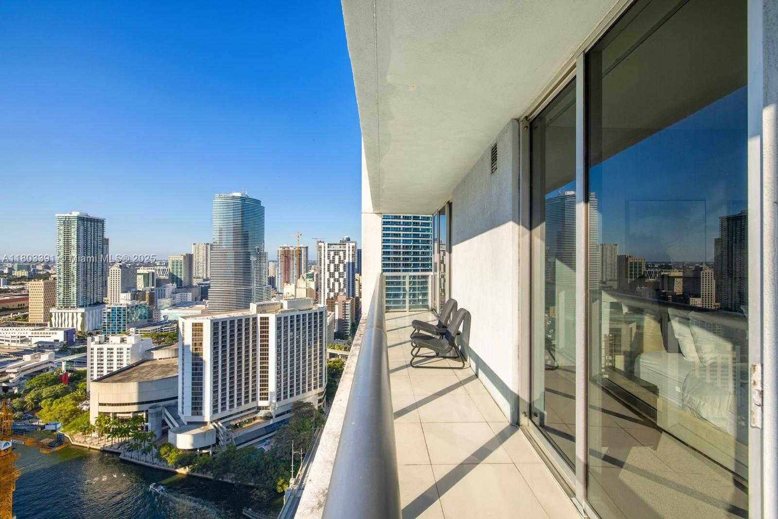 Small Image of 485 BRICKELL AVE #3504, Miami Number 5