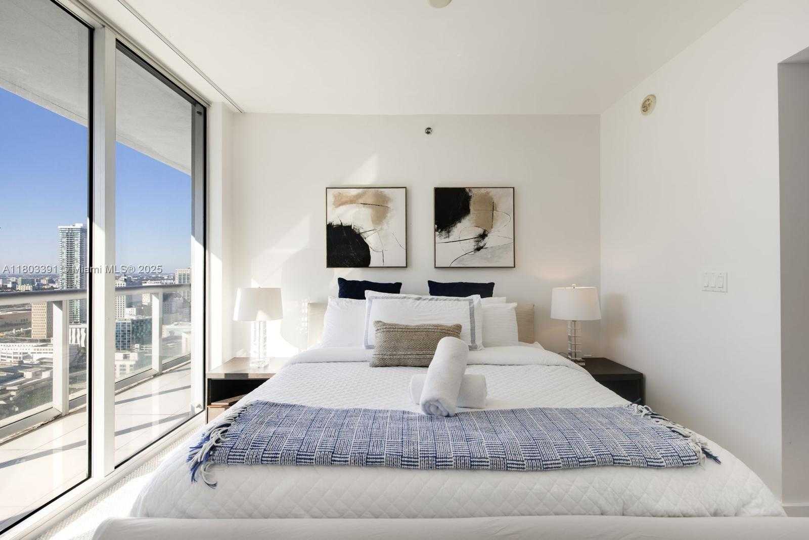 Small Image of 485 BRICKELL AVE #3504, Miami Number 6