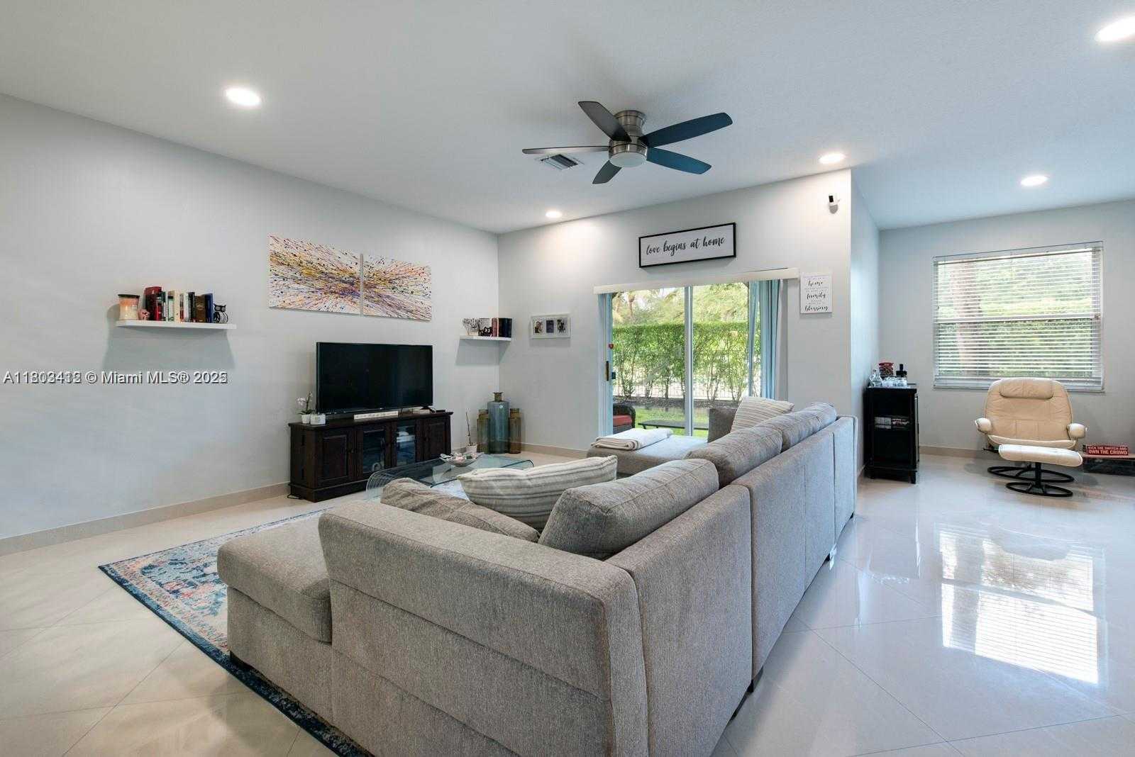 Small Image of 2898 CRESTWOOD TER #4102, Margate Number 4