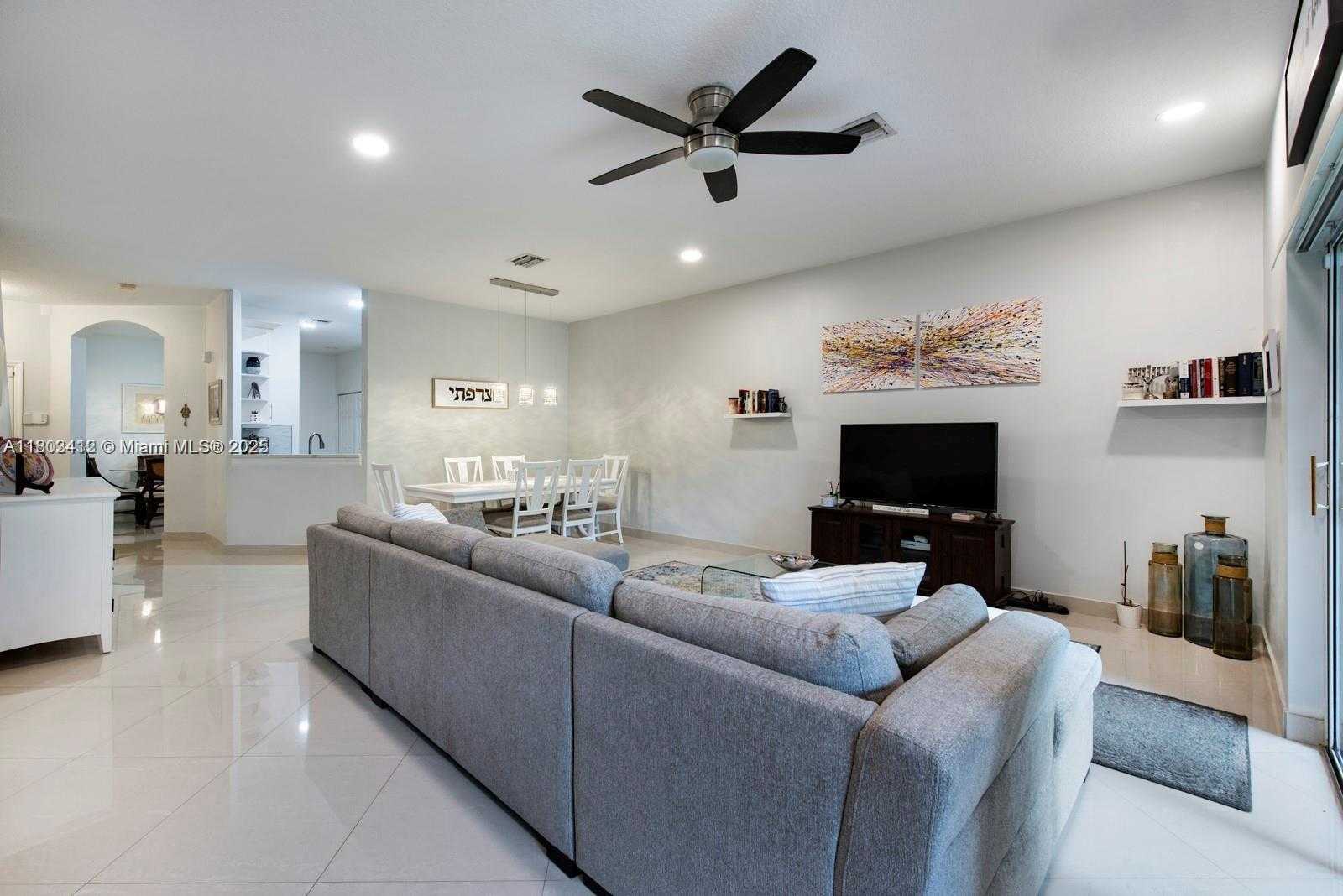 Small Image of 2898 CRESTWOOD TER #4102, Margate Number 6