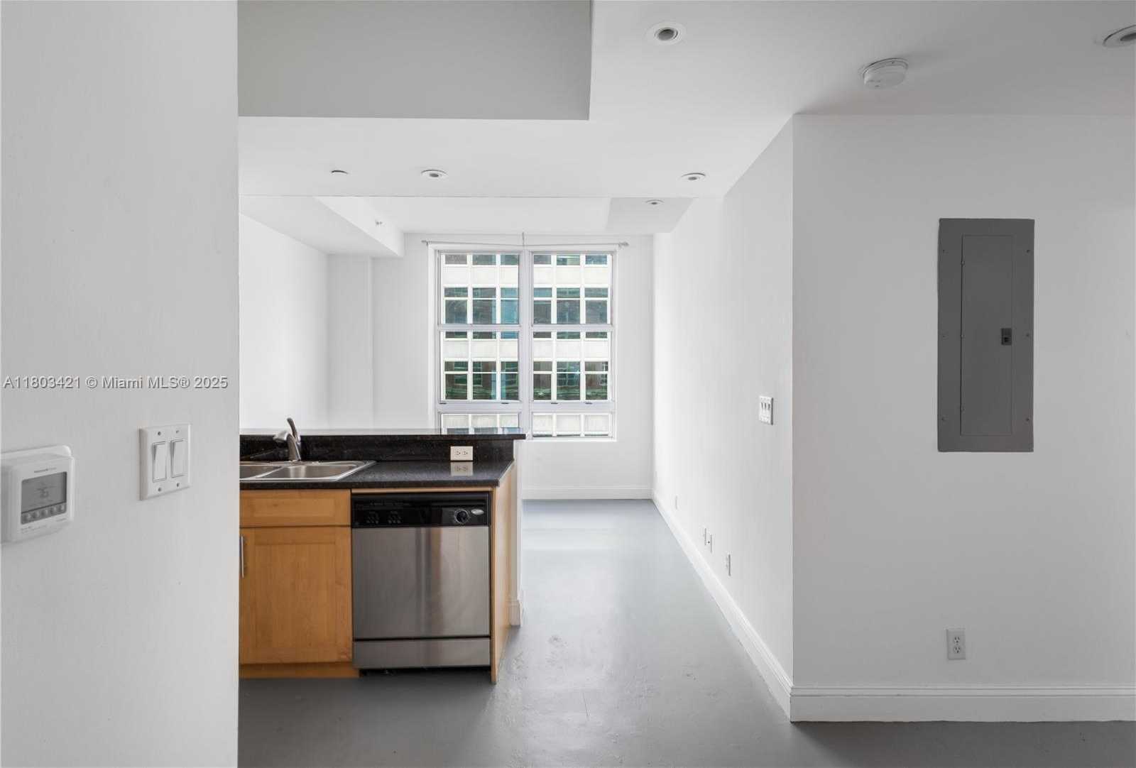 Small Image of 111 EAST FLAGLER ST #501, Miami Number 12