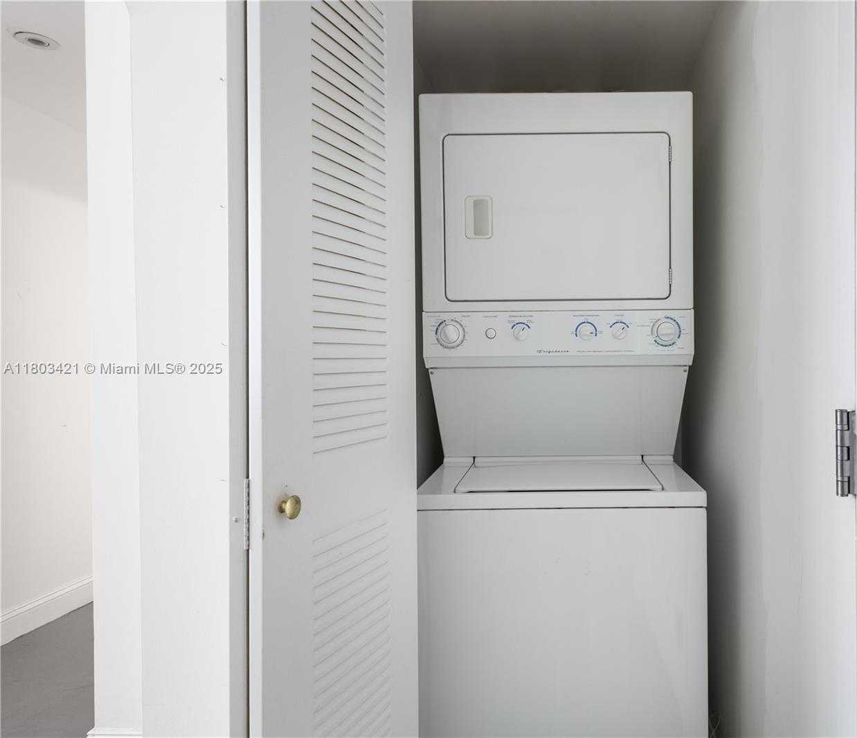 Small Image of 111 EAST FLAGLER ST #501, Miami Number 8