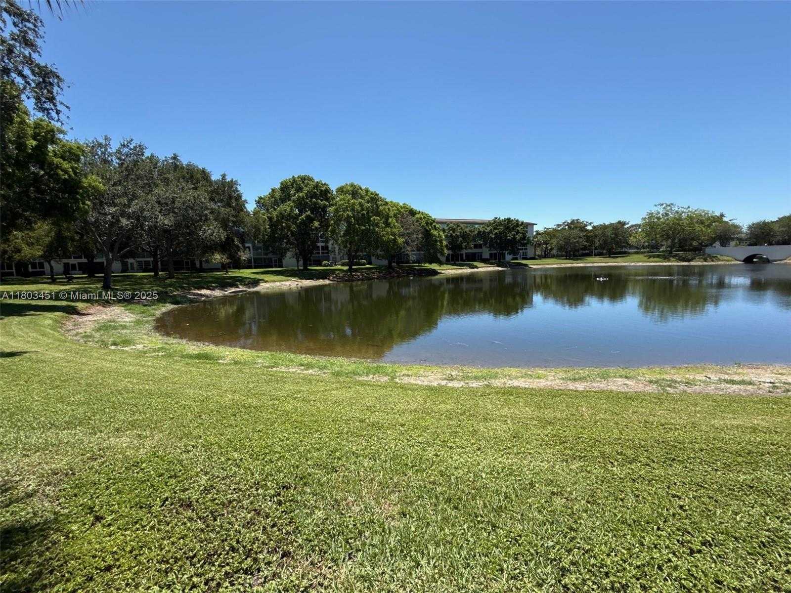 Small Image of 2305 LUCAYA LN #H1, Coconut Creek Number 10