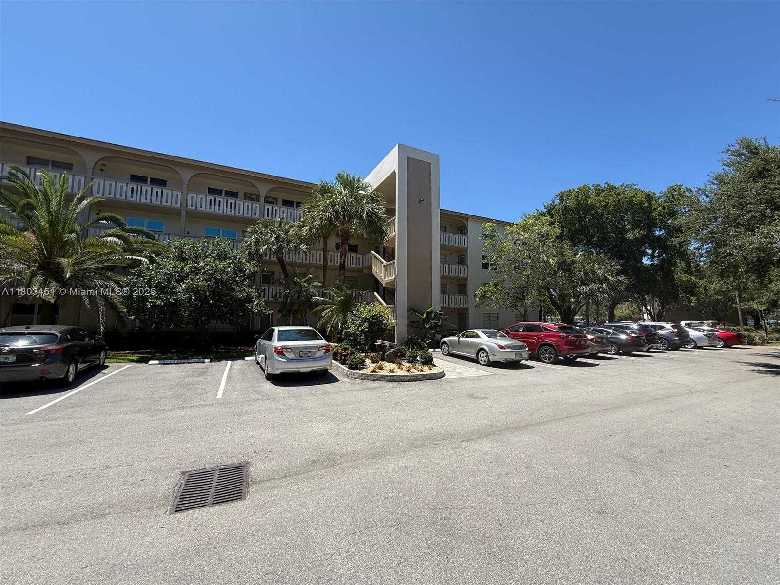 Small Image of 2305 LUCAYA LN #H1, Coconut Creek Number 16