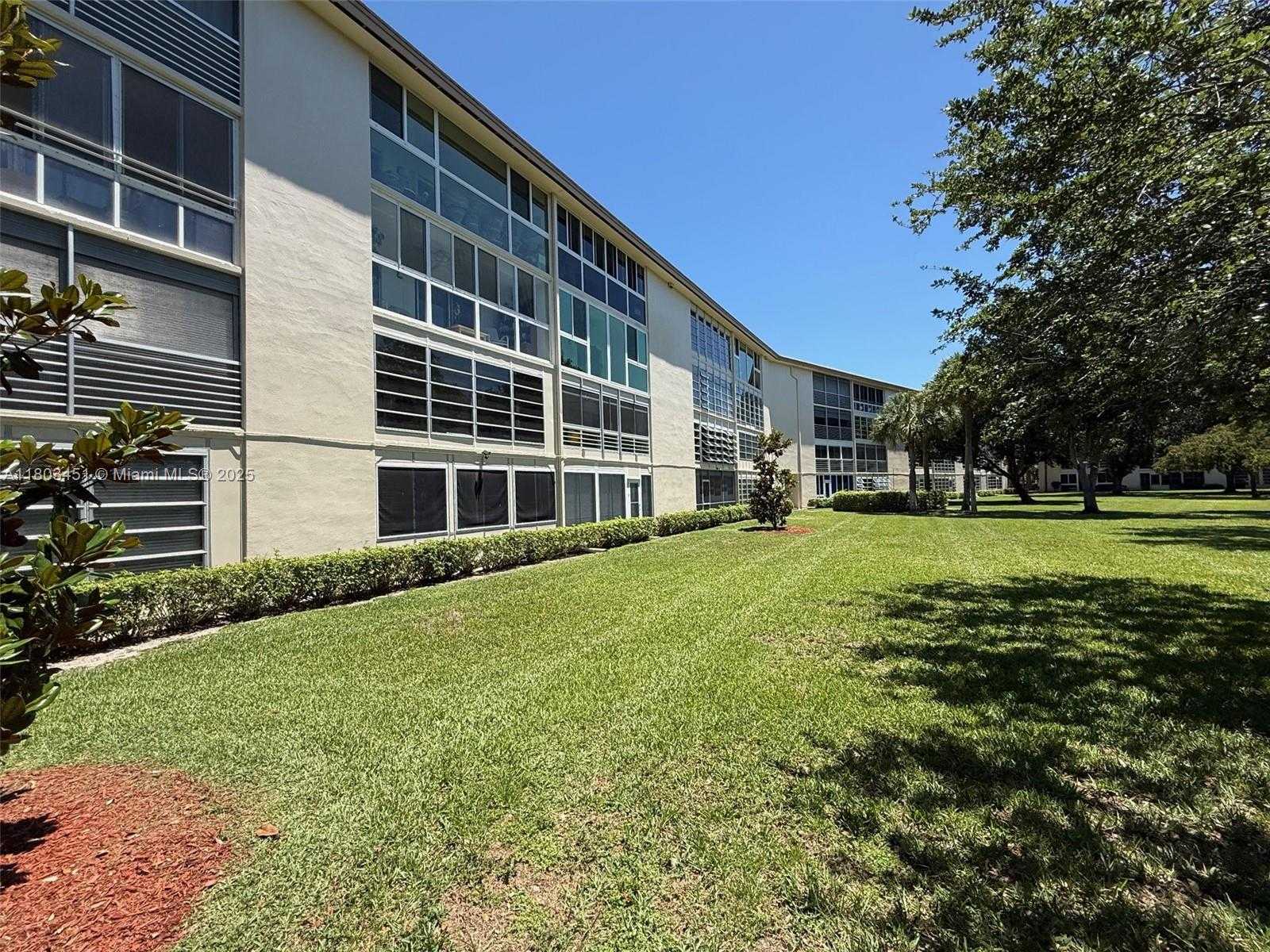 Small Image of 2305 LUCAYA LN #H1, Coconut Creek Number 8