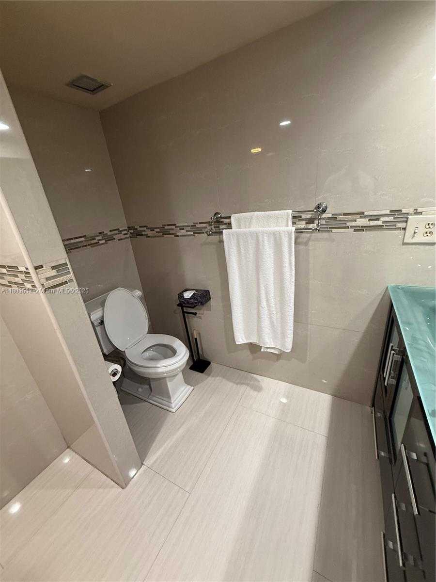 Small Image of 1912 SOUTH OCEAN DR #3D, Hallandale Beach Number 26
