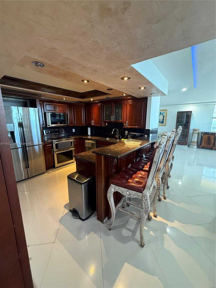 Small Image of 1912 SOUTH OCEAN DR #3D, Hallandale Beach Number 4