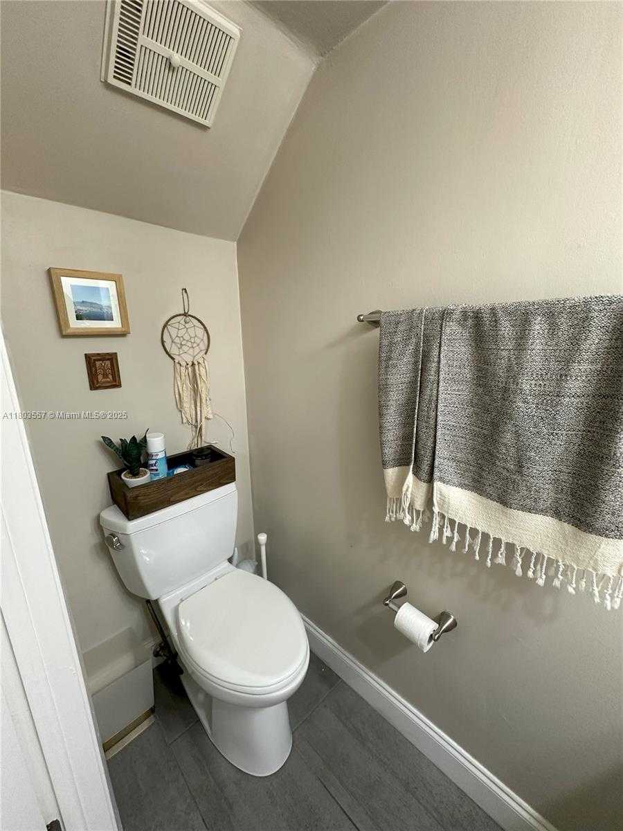 Small Image of 10102 SOUTH WEST 77TH CT, Miami Number 13