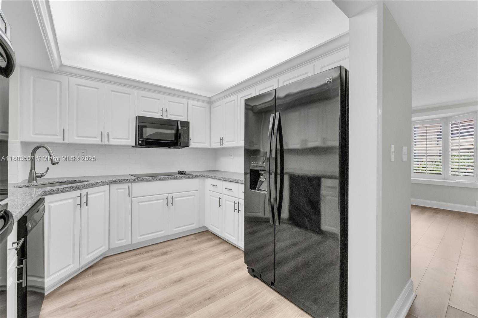 Small Image of 10102 SOUTH WEST 77TH CT, Miami Number 15