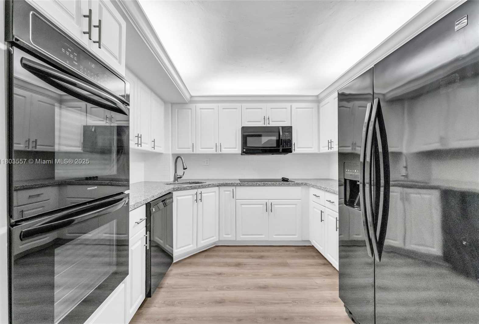 Small Image of 10102 SOUTH WEST 77TH CT, Miami Number 16