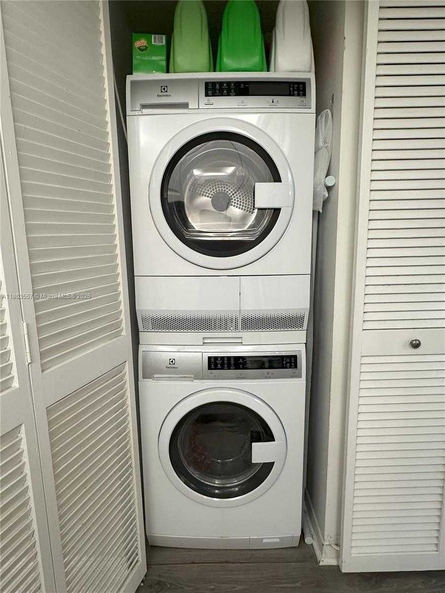 Small Image of 10102 SOUTH WEST 77TH CT, Miami Number 18
