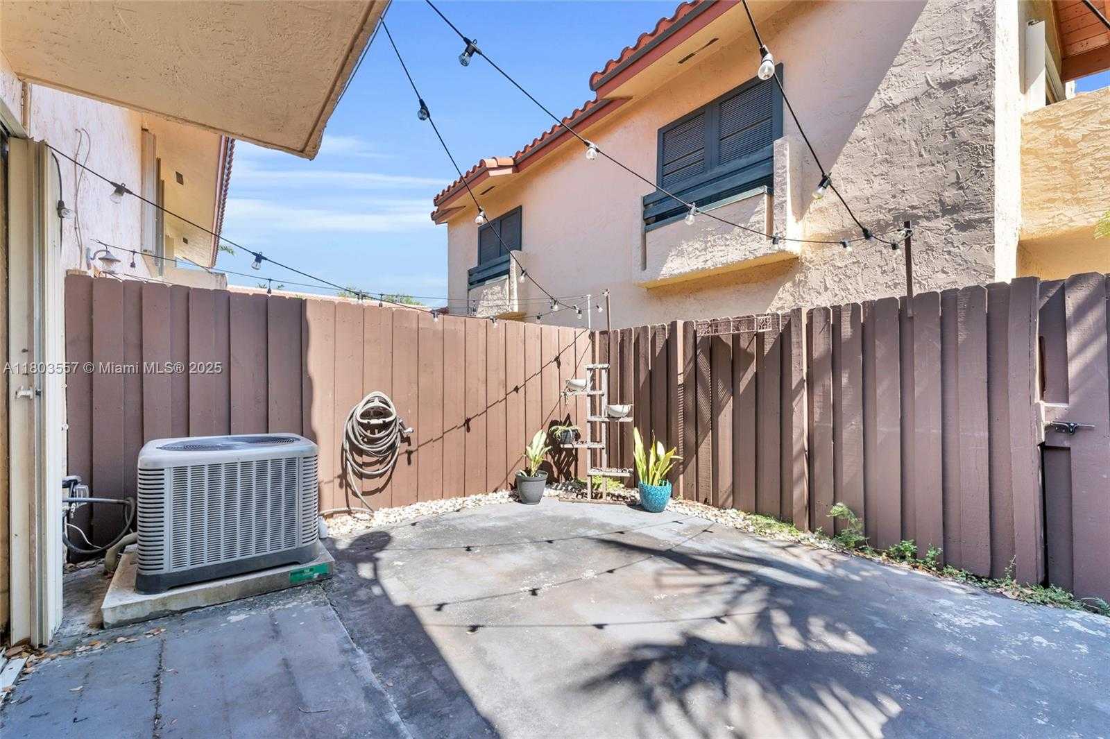 Small Image of 10102 SOUTH WEST 77TH CT, Miami Number 23