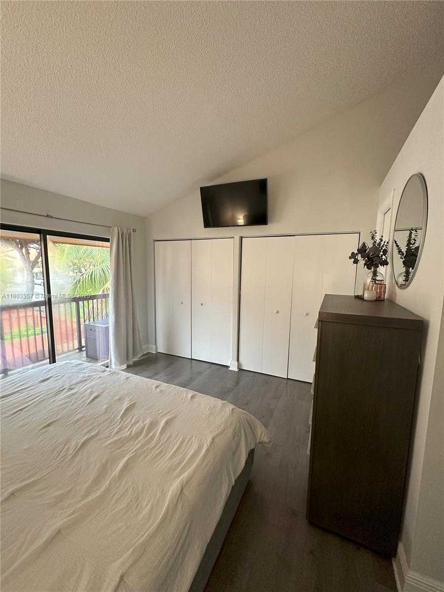 Small Image of 10102 SOUTH WEST 77TH CT, Miami Number 28