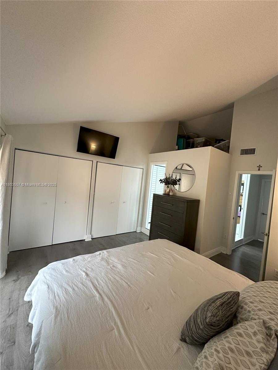 Small Image of 10102 SOUTH WEST 77TH CT, Miami Number 31