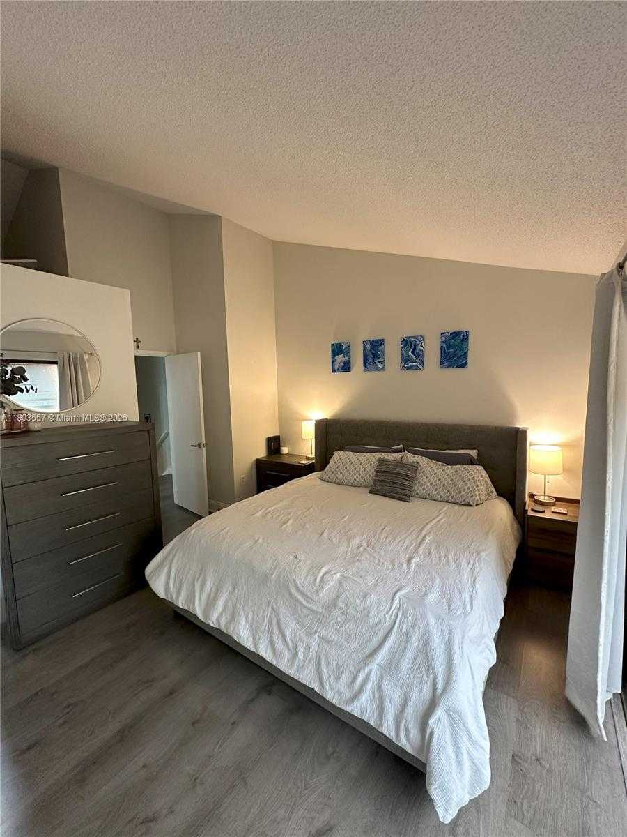 Small Image of 10102 SOUTH WEST 77TH CT, Miami Number 32