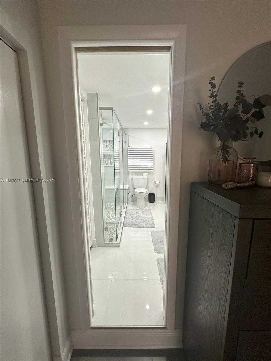 Small Image of 10102 SOUTH WEST 77TH CT, Miami Number 34