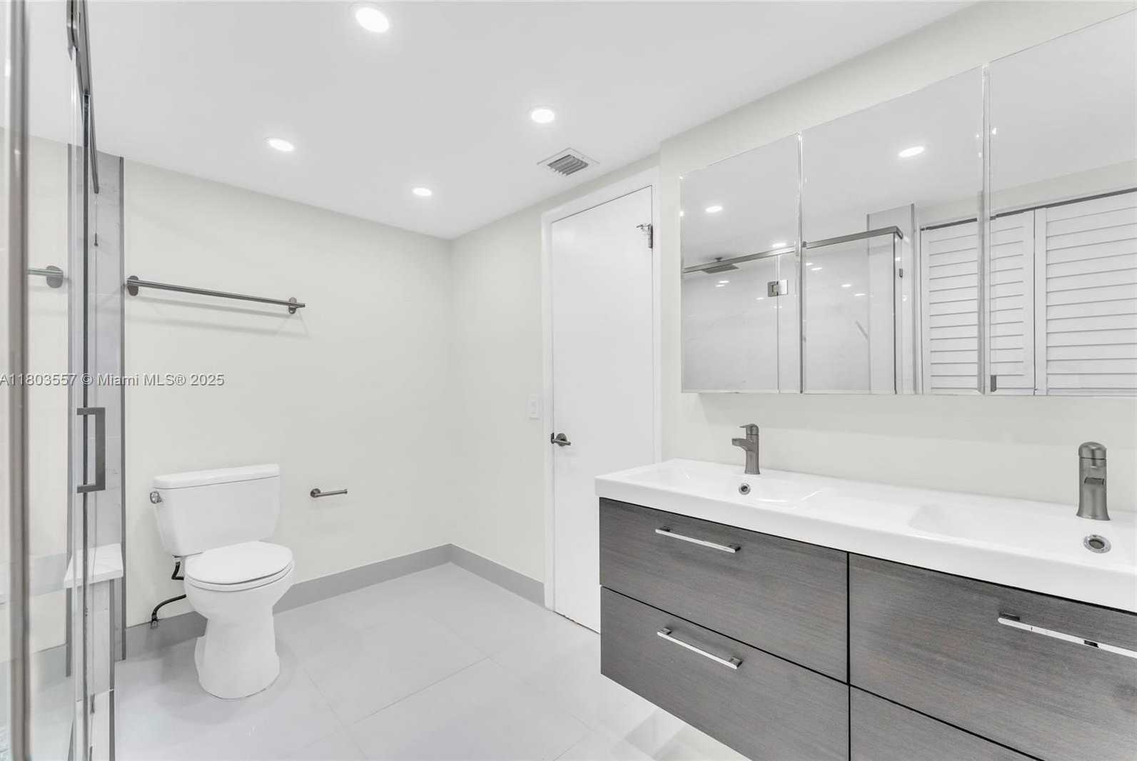 Small Image of 10102 SOUTH WEST 77TH CT, Miami Number 37