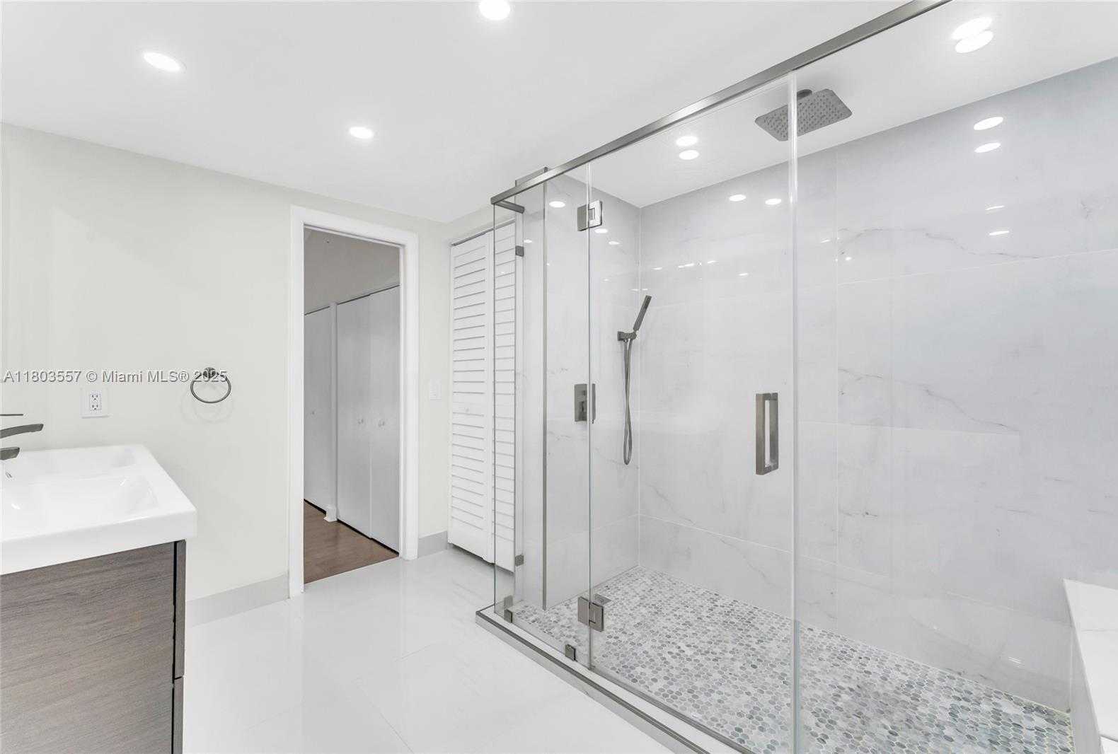 Small Image of 10102 SOUTH WEST 77TH CT, Miami Number 38